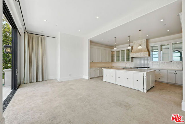 1675 Woods Drive, Los Angeles CA: https://media.crmls.org/mediaz/ff8f4212-89d4-40a0-b2ec-6d523a3ea19a.jpg