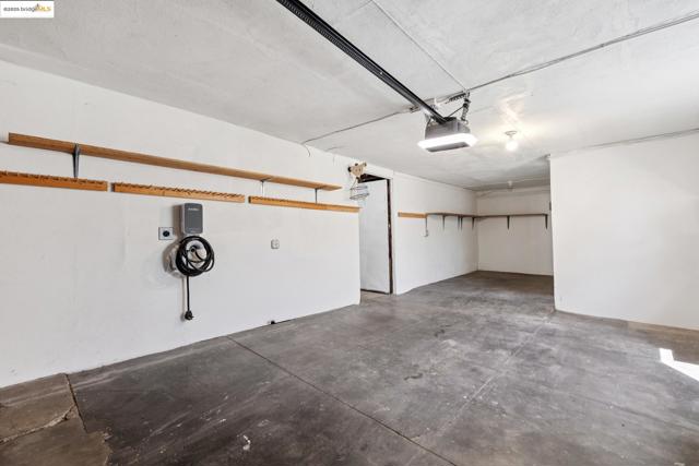 84 Portsmouth Rd, Piedmont CA: https://media.crmls.org/mediaz/ff8fd48a-e0bc-4d8f-9f0e-00a92403ccd2.jpg