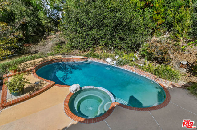 4734 Louise Avenue photo 63
