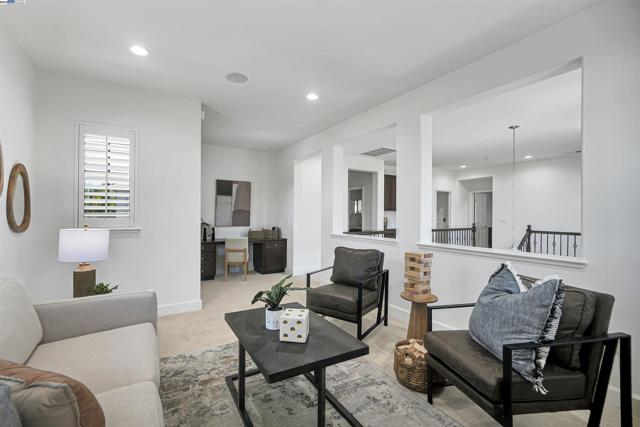 671 W Questa Trl, Mountain House CA: https://media.crmls.org/mediaz/ff908289-d40a-4da5-a223-21d4a7d24d2b.jpg