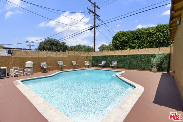5183 Obama Boulevard, Los Angeles CA: https://media.crmls.org/mediaz/ff90dbd0-6529-4d0a-bac6-e9e50e912088.jpg
