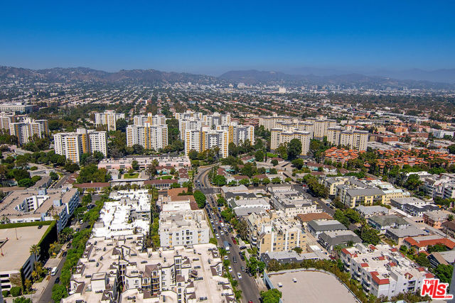 5670 Wilshire Boulevard, Los Angeles CA: https://media.crmls.org/mediaz/ff910869-6d63-470c-bfa0-181b7aeaac3f.jpg