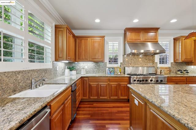 125 Mystic Pl, Alamo CA: https://media.crmls.org/mediaz/ff913139-04ce-4c80-86ef-dce99b61ba95.jpg