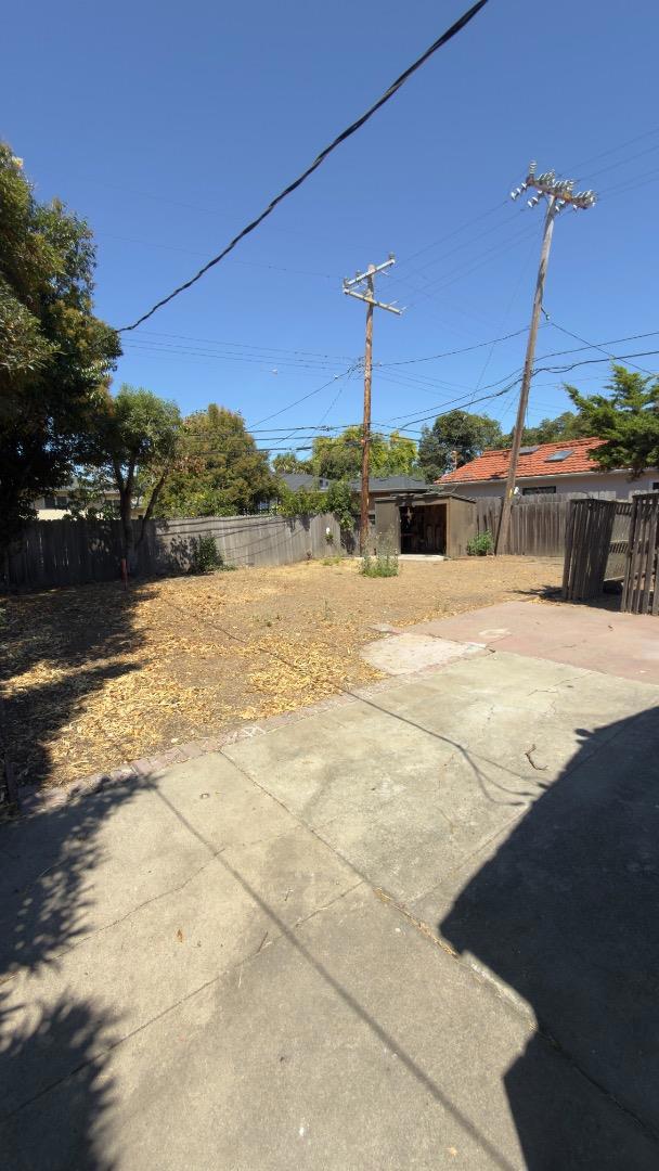 345 E 39th Avenue, San Mateo CA: https://media.crmls.org/mediaz/ff914428-5a77-439d-969f-c1339af6e376.jpg