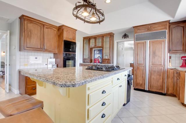160 Tevis Trail, Hollister CA: https://media.crmls.org/mediaz/ff915ce3-ba2d-4e50-8bed-13c827d4eb0d.jpg