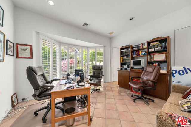 7 Churchill Lane, Rancho Mirage CA: https://media.crmls.org/mediaz/ff917d71-f4c4-4bf0-8642-ee6fbfc8bbc4.jpg