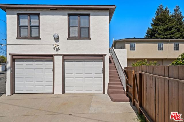 915 Georgina Avenue, Santa Monica CA: https://media.crmls.org/mediaz/ff918b96-6a2b-40cf-bf8a-0f2380d358cb.jpg