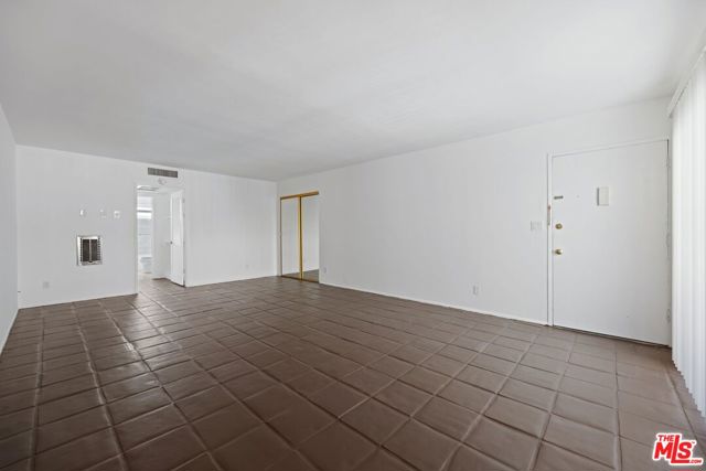 5328 Newcastle Avenue, Encino CA: https://media.crmls.org/mediaz/ff91944f-5b52-4eff-9ae0-4b4bc02d2f29.jpg