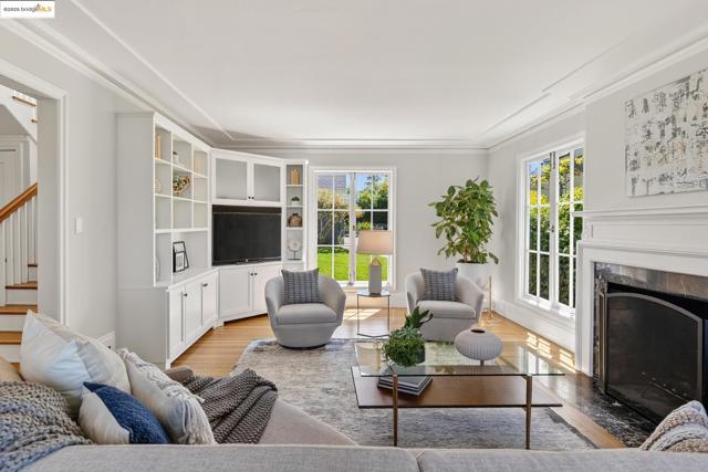 1145 Mandana Blvd, Oakland CA: https://media.crmls.org/mediaz/ff91e879-ba9f-47e4-9420-f73fa043ff9f.jpg