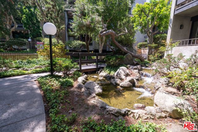 8110 Manitoba Street, Playa del Rey CA: https://media.crmls.org/mediaz/ff920df4-5340-452c-a4dc-08e543a98a15.jpg