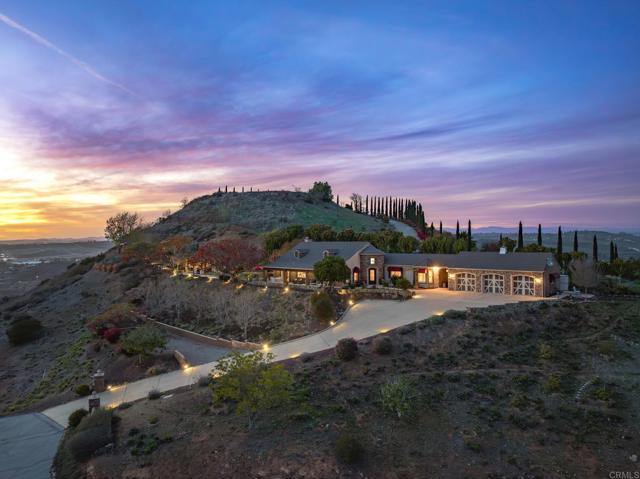 30419 Canyon Estates Road, Vista CA: https://media.crmls.org/mediaz/ff93e062-eda4-4b60-97c2-c54bf2153481.jpg