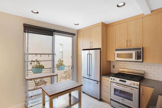 1575 Kettner Blvd, San Diego CA: https://media.crmls.org/mediaz/ff9435d6-6c16-44a6-9cf1-3a069a352965.jpg