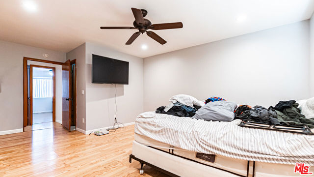 26665 Lakeview Drive, Helendale CA: https://media.crmls.org/mediaz/ff949db3-dd0d-4ec5-9e26-c3f8cb2c16ab.jpg