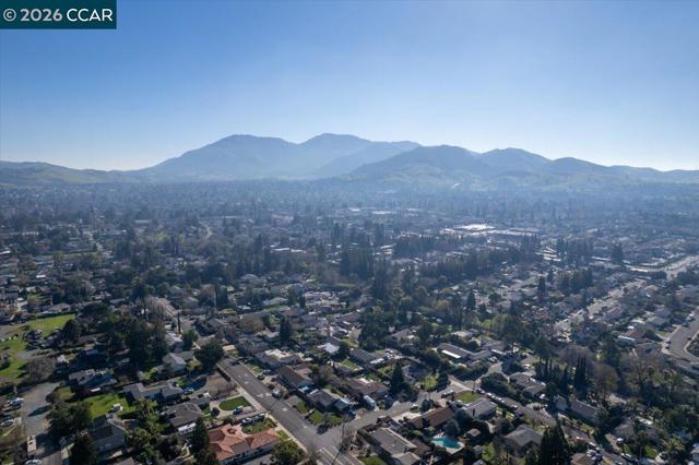 5169 Concord Blvd, Concord CA: https://media.crmls.org/mediaz/ff957f21-587f-4e4e-bad9-f35e5a050133.jpg