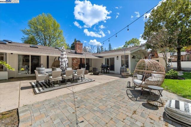 325 Crest Ave, Alamo CA: https://media.crmls.org/mediaz/ff958604-e2c6-426e-b951-bd6b5b5c70c8.jpg