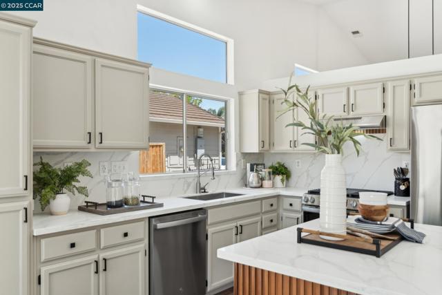 3075 Shiles Loop, Brentwood CA: https://media.crmls.org/mediaz/ff95af9f-a8f8-4a1f-9762-5cae1f96003b.jpg
