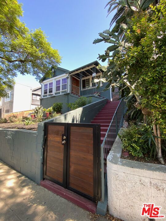 806 Oxford Avenue, Los Angeles, California 90029, 4 Bedrooms Bedrooms, ,2 BathroomsBathrooms,Single Family Residence,For Sale,Oxford,23282607