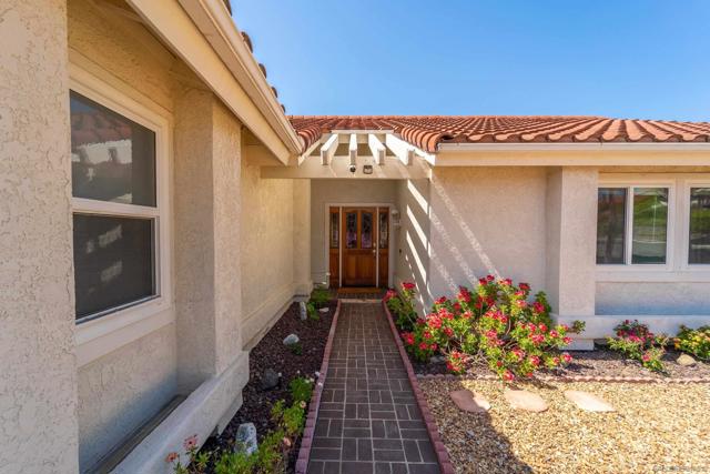 2708 MEDFORD CT, Carlsbad CA: https://media.crmls.org/mediaz/ff95f1b3-a0d8-49b1-b10a-676135d1d3c5.jpg