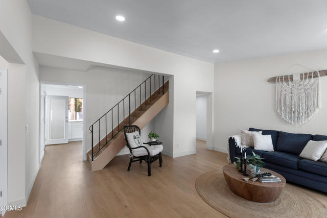 Detail Gallery Image 6 of 35 For 3955 Blackwood St, Thousand Oaks,  CA 91320 - 5 Beds | 3/1 Baths