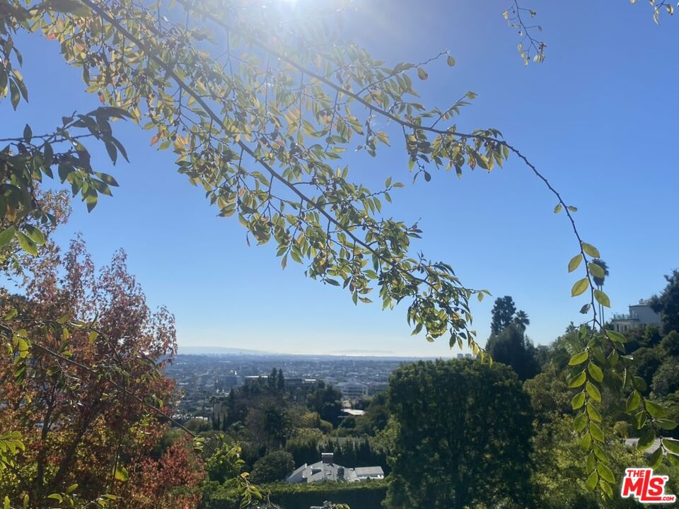 https://media.crmls.org/mediaz/ff975026-4ebc-43eb-ab0c-434c603d9419.jpg?preset=X-Large