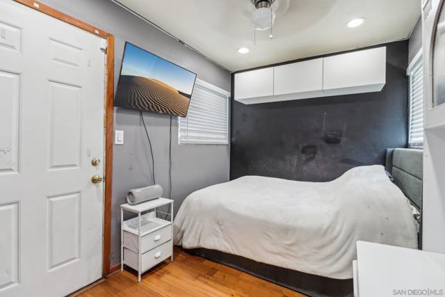 529 Olivewood Ter, San Diego CA: https://media.crmls.org/mediaz/ff976937-fd6f-43e4-9c2d-07c3a8feb5dc.jpg