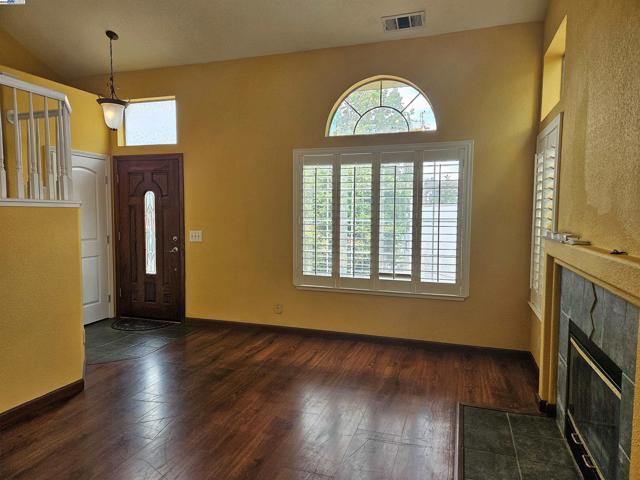24909 Avocado Ct, Hayward CA: https://media.crmls.org/mediaz/ff97ad5f-06be-49cc-b275-6e3f43cff58e.jpg