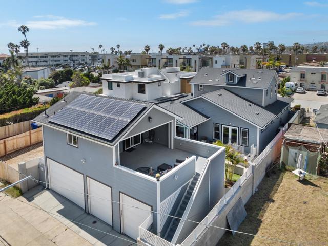 839 Reed Avenue, Pacific Beach (San Diego) CA: https://media.crmls.org/mediaz/ff980503-ce20-4a70-8000-8226fd63b8e1.jpg