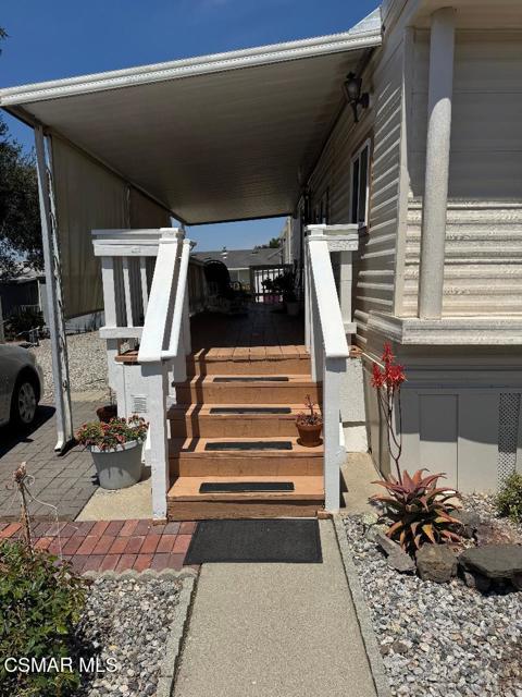 62 Farland Drive, Thousand Oaks CA: https://media.crmls.org/mediaz/ff986d58-7d84-4071-ba08-43edc02fd6a1.jpg