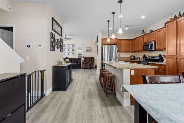 Detail Gallery Image 10 of 46 For 1828 Wolf Canyon Loop, Chula Vista,  CA 91913 - 3 Beds | 2/1 Baths