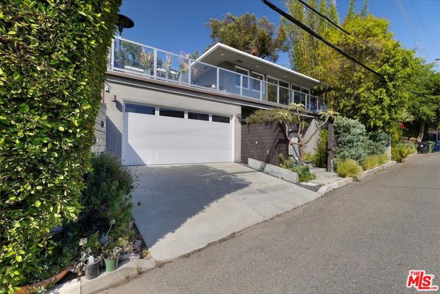 8809 Appian Way, Los Angeles CA: https://media.crmls.org/mediaz/ff988b53-dd1d-49d5-8876-29ecbc36a42f.jpg