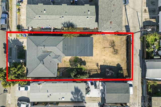 745 West St, San Diego CA: https://media.crmls.org/mediaz/ff9a5e8a-0d5f-49cf-a3cf-42b1bbcaaed5.jpg