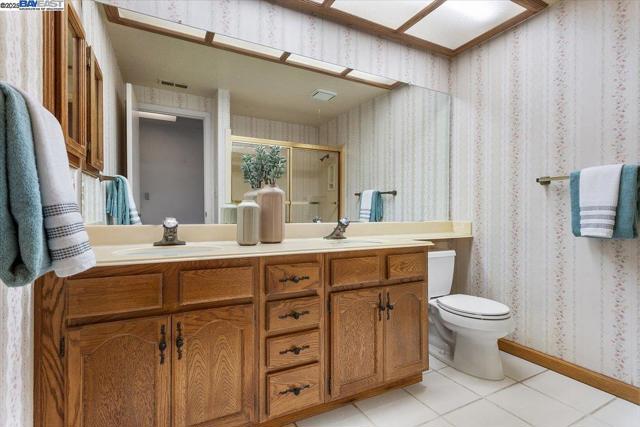 6444 Boone Dr, Castro Valley CA: https://media.crmls.org/mediaz/ff9a9a2f-d4c6-4b1e-8132-1a921a9a0866.jpg