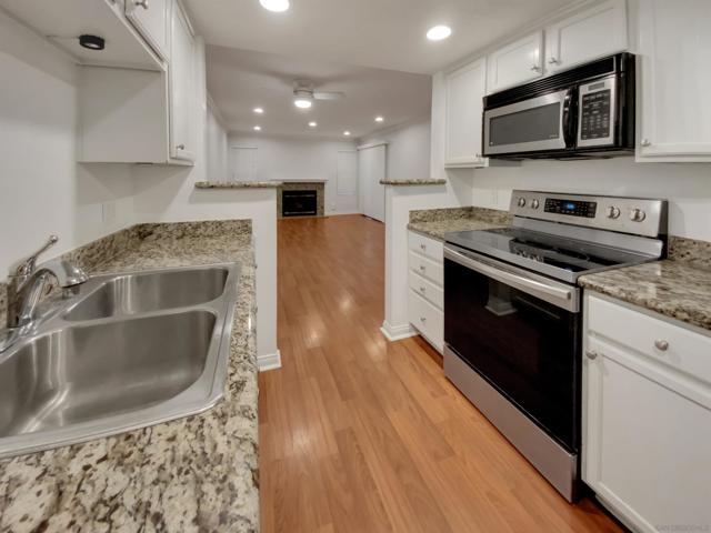 12059 Alta Carmel Ct, San Diego CA: https://media.crmls.org/mediaz/ff9b144b-9fbe-4431-a84c-401c72c6b425.jpg