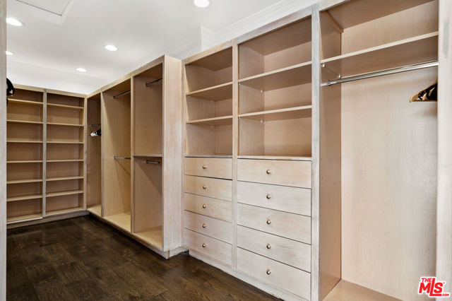 16221 Elisa Place, Encino CA: https://media.crmls.org/mediaz/ff9b148e-636a-43f4-aca8-25dc9ef6e0b5.jpg