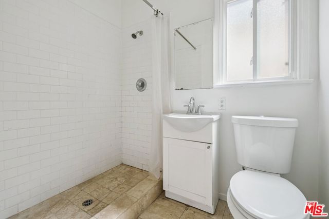 732 Washington Boulevard, Marina del Rey CA: https://media.crmls.org/mediaz/ff9b1ee3-bed8-4682-b28b-bac18eeda98a.jpg