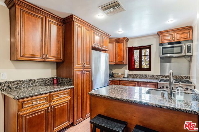 10306 Seabury Lane, Los Angeles CA: https://media.crmls.org/mediaz/ff9b4607-133c-47a1-a60f-858fd990685e.jpg