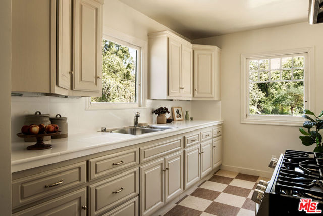 264 Robinson Road, Pasadena CA: https://media.crmls.org/mediaz/ff9bda1e-b990-4ea5-92e1-a42fd9803605.jpg