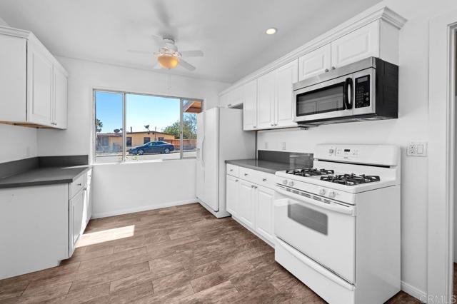 Detail Gallery Image 16 of 29 For 6052 Dwight St, San Diego,  CA 92115 - 3 Beds | 1 Baths