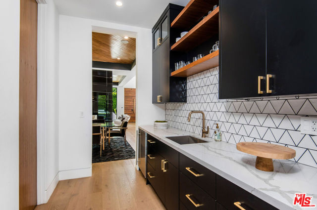 4544 Woodley Avenue, Encino CA: https://media.crmls.org/mediaz/ff9c0770-bf25-4ddc-b6c7-a974ea7cbb16.jpg