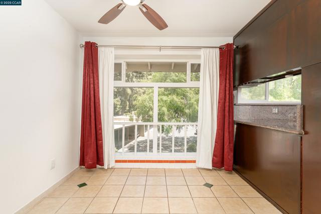 2345 Paloma Ct, Pinole CA: https://media.crmls.org/mediaz/ff9c224f-2300-4fb2-948b-eb3a21501648.jpg