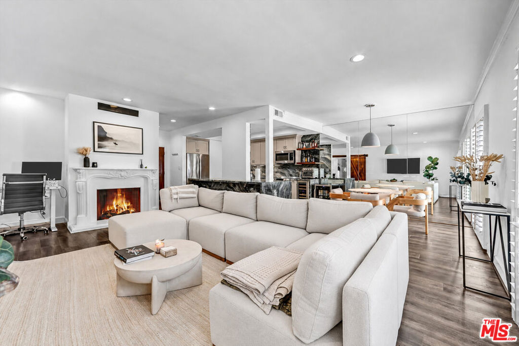 1221 N Kings Road Unit 101