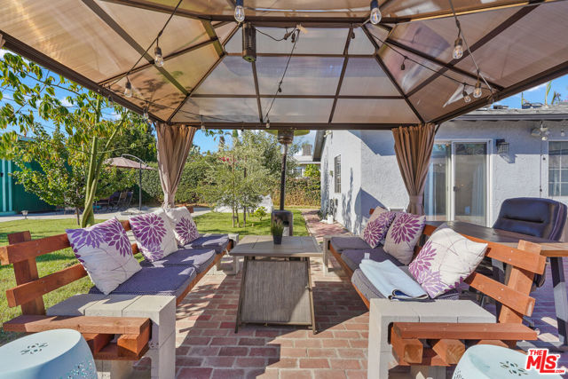7427 Cleon Avenue, Sun Valley CA: https://media.crmls.org/mediaz/ff9cd8b4-9be9-4992-84f1-759e20c20e91.jpg