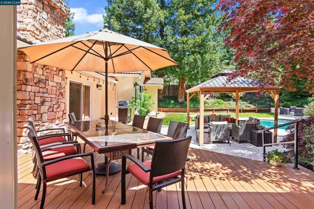 2142 Deer Oak Way, Danville CA: https://media.crmls.org/mediaz/ff9e3c31-51ff-4e4d-afd0-b5d75783189f.jpg