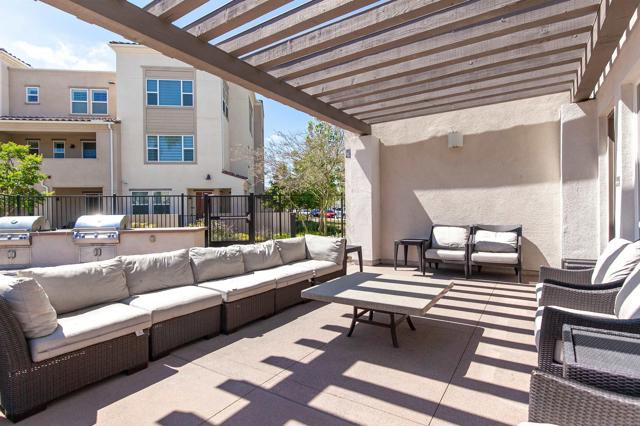 5402 Sand Arch Ln 199, San Diego CA: https://media.crmls.org/mediaz/ff9e86c4-97dc-4226-a391-463fcce52f2f.jpg