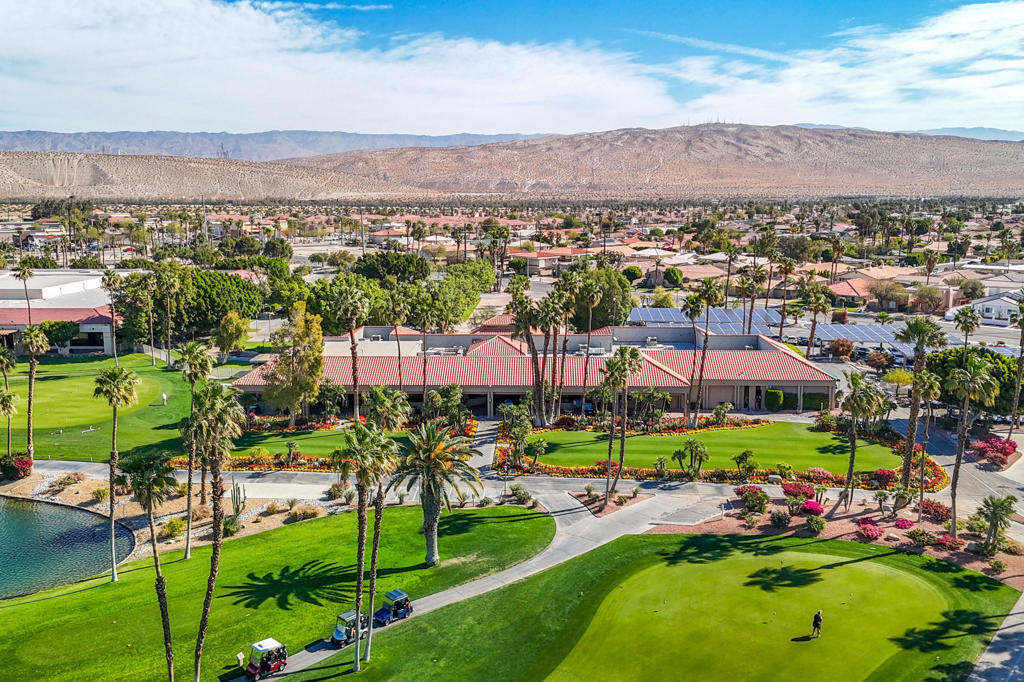 https://media.crmls.org/mediaz/ff9e887a-ab21-4acc-8552-aa5b14184e62.jpg?preset=X-Large