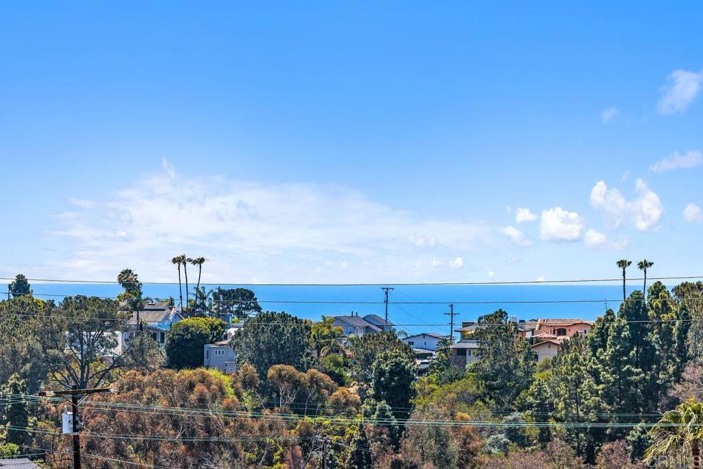https://media.crmls.org/mediaz/ff9e8bbe-eec2-4819-b8e0-a3414bdb48d5.jpg?preset=X-Large