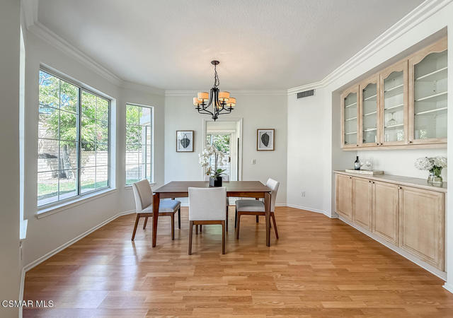1768 Fox Springs Circle, Newbury Park CA: https://media.crmls.org/mediaz/ff9f7f9c-d772-403f-90ae-2b5bb427cc70.jpg