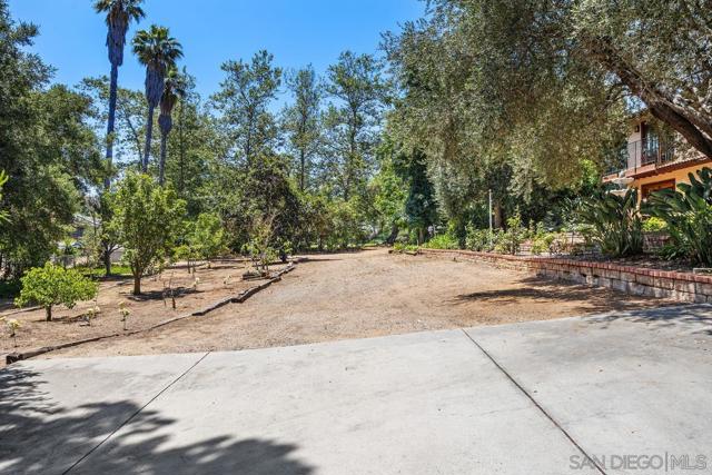 14210 Tierra Bonita Road, Poway CA: https://media.crmls.org/mediaz/ff9fb23a-5516-4601-9205-8ca0c47fc7cb.jpg