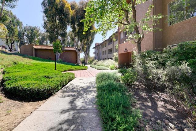 10400 Caminito Cuervo, San Diego CA: https://media.crmls.org/mediaz/ff9fe0dd-4726-4d2a-abf1-b3693f1cf2f6.jpg