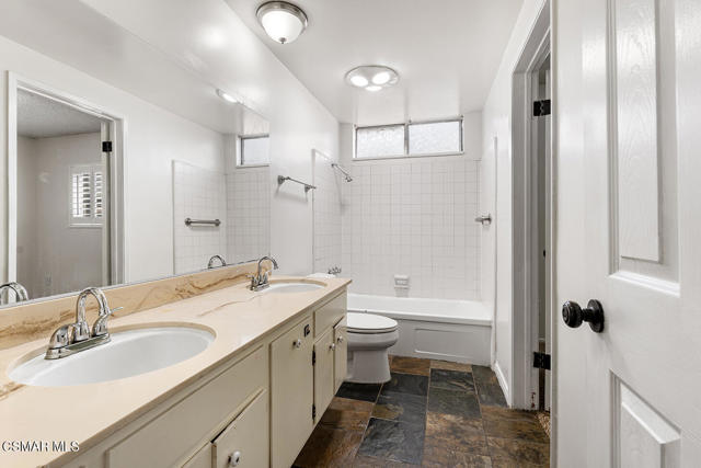 19844 Hemmingway Street, Winnetka CA: https://media.crmls.org/mediaz/ffa058d5-e0bc-486c-b78f-b40e6e9059ba.jpg